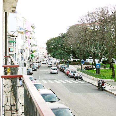 Joivy Modern 1-Bed Apt With Terrace, Moments From Sao Bento Palace Lissabon Buitenkant foto