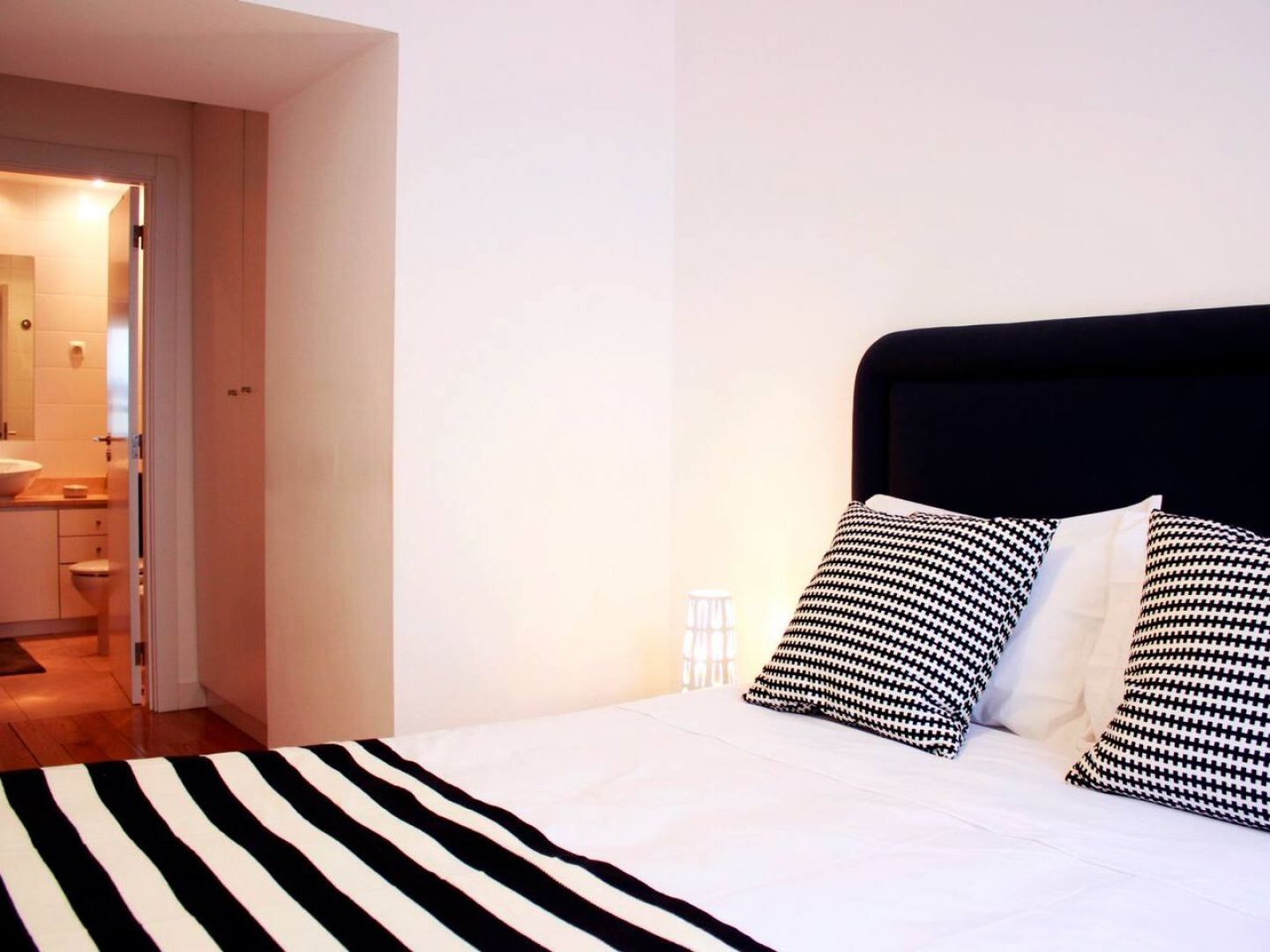 Joivy Modern 1-Bed Apt With Terrace, Moments From Sao Bento Palace Lissabon Buitenkant foto